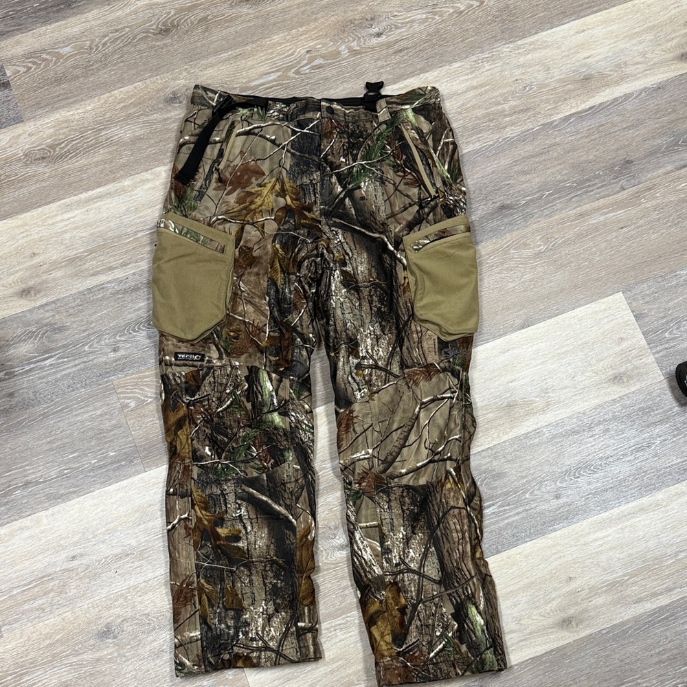 Men's Camouflage Cargo Pants with Olive Accents